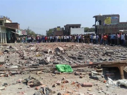 Blast at FireCracker factory in bhadohi in uttar pradesh, many people killed news updates | यूपी: भदोही में पटाखा कारोबारी के घर में ब्लास्ट, 10 लोगों की मौत, कई घायल