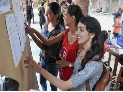 ICSE 10th Result girls pass percentage 99-98, Hargun Kaur Matharu, Anika Gupta, Pushkar Tripathi and Kanishk Mittal in top 4 see list | ICSE 10th Result: आईसीएसई 10वीं कक्षा के परिणाम, लड़कियों के पास होने का प्रतिशत 99.98, शीर्ष 4 में हरगुन कौर मथारू, अनिका गुप्ता, पुष्कर त्रिपाठी और कनिष्क मित्तल, देखें लिस्ट