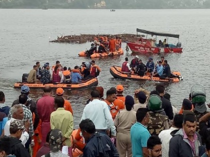 bhopal boat accident 11 killed During Immersion of Ganesh Idol video viral | भोपाल हादसे का दर्दनाक वीडियो वायरल, देखें, कैसे कुछ सेकेंड के भीतर ही झील में पलट गई नाव