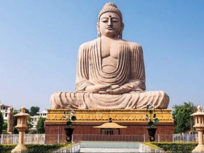 video Buddhist monk stole money from donation box kept Mahabodhi temple Bodh Gaya | बोधगया स्थित महाबोधि मंदिर में रखे दान पेटी से बौद्ध भिक्षु ने चुरा लिया रूपया, वीडियो हुआ वायरल
