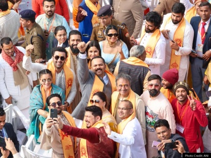 Bollywood Actors in Ayodhya Ram Mandir Amitabh bachchan to ranbir kapoor alia bhatt participated in pran pratishtha ceremony | राम मंदिर में प्राण प्रतिष्ठा समारोह में शामिल हुए अमिताभ, आलिया-रणबीर सहित कई सितारे