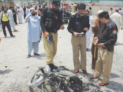 Pakistan Quetta blast in General Election 2018: 25 killed, several injured in Quetta blast | खून से तरबतर हुआ पाकिस्तान चुनावः मतदान केंद्र में बम धमाका, 25 की मौत, इमरान समर्थकों ने भी की गोलीबारी