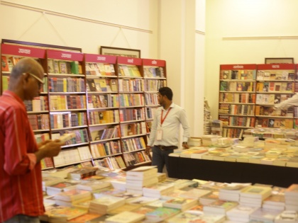 Book Festival Gulzar Piyush Mishra attend Rajkamal Gathering book lovers readers flocked mumbai delhi | Book Festival: किताब उत्सव में पहुंचे गुलज़ार और पीयूष मिश्रा, पुस्तक प्रेमियों की जमघट, उमड़े पाठक