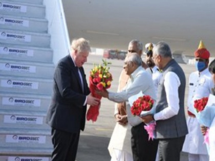 UK PM Boris Johnson arrives in Ahmedabad, Gujarat, on a 2 day India visit | ब्रिटिश प्रधानमंत्री बोरिस जॉनसन पहुंचे अहमदाबाद, दो दिन की भारत यात्रा, पीएम मोदी से कल मुलाकात