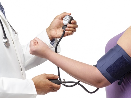 How to control blood pressure naturally: sign and symptoms of high blood pressure, exercise to control blood pressure | ब्लड प्रेशर का इलाज : ब्लड प्रेशर के इन 8 लक्षणों को समझें, बीपी कंट्रोल रखने के लिए करें 2 आसान एक्सरसाइज