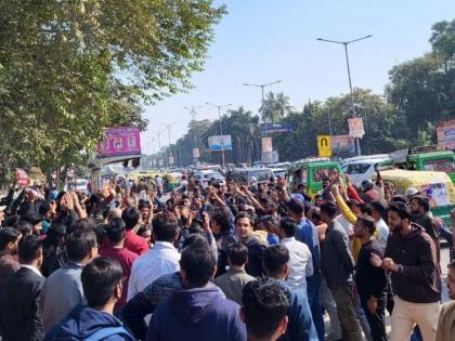 BPSC Candidates Protest: तेजस्वी यादव के बाद प्रशांत किशोर और पप्पू यादव ने किया समर्थन, दोबारा पेपर को लेकर छात्रों का प्रदर्शन तेज, देखें वीडियो