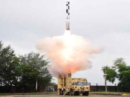 india successfully test-fires the extended range BrahMos supersonic cruise missile | एलएसी पर तनाव के बीच भारत ने किया ब्रह्मोस सुपरसोनिक क्रूज मिसाइल का सफल परीक्षण,  400 किमी की है मारक क्षमता