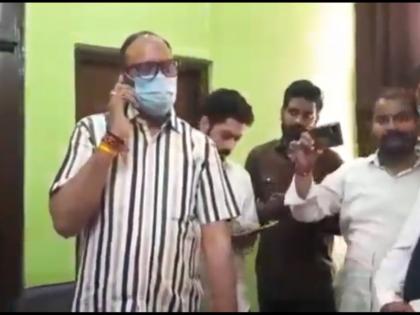 UP Deputy CM Brajesh Pathak viral video hospital Mahmudabad CHC scolded cmo on phone | यूपी के डिप्टी सीएम ब्रजेश पाठक अस्पताल की अव्यवस्था देख हैरान हुए, डॉक्टर समेत इतने कर्मचारी मिले गैरहाजिर, CMO को फोन पर ही लगाई लताड़