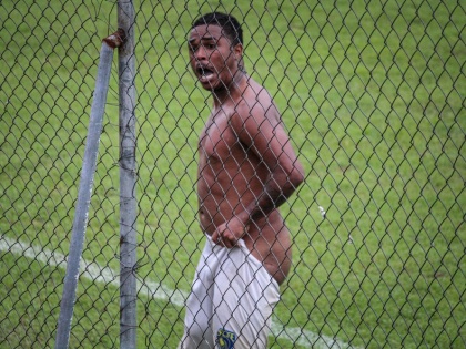 Brazilian footballer slapped with 8-game ban for stripping and waving genitals | गोल करने के बाद नंगे होकर जश्न मनाने वाले फुटबॉलर ने विपक्षी टीम को दिखाया अपना पीनस, लगा 8 मैच का बैन