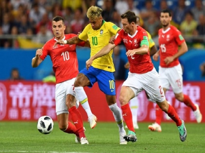 FIFA World Cup 2018 Brazil Vs Switzerland match ends with 1 1 draw | FIFA World Cup: स्विस डिफेंस ने नेमार का जादू किया बेअसर, ब्राजील-स्विट्जरलैंड मैच 1-1 से ड्रा