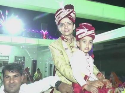 Bride rode a horse during a ritual ahead of her wedding in Jhunjhunu Nawalgarh | ...जब घोड़ी पर चढ़कर इस अंदाज में मंडप पहुंची दुल्हन, ये बताया मकसद Bride rode a horse during a ritual ahead of her wedding in Jhunjhunu Nawalgarh | ...जब घोड़ी पर चढ़कर इस अंदाज में मंडप पहुंची दुल्हन, ये बताया मकसद