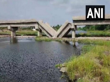 Gujarat Bridge over Mindhola river in Tapi collapses 15 villages will be affected orders given for investigation | गुजरात: तापी के मिंधोला नदी पर बना पुल ढहा; 15 गांव होंगे प्रभावित, जांच के दिए गए आदेश