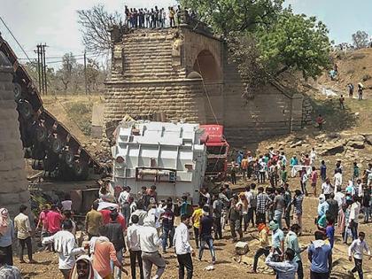Narmadapuram British era bridge collapsed 138 wheel tires trolley crossing no casualties madhya pradesh itarsi betul | नर्मदापुरमः 138 पहिये का ट्राला पार कर रहा था पुल और अंग्रेजों के जमाने का पुल ढहा, हताहत होने की खबर नहीं Narmadapuram British era bridge collapsed 138 wheel tires trolley crossing no casualties madhya pradesh itarsi betul | नर्मदापुरमः 138 पहिये का ट्राला पार कर रहा था पुल और अंग्रेजों के जमाने का पुल ढहा, हताहत होने की खबर नहीं