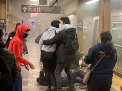 Brooklyn subway shooting gunman identified 38 lakh rupees reward 23 people injured give information fired 33 bullets see video | New York Firing: न्यूयॉर्क मेट्रो स्टेशन पर फायरिंग करने वाले की पहचान, जानकारी देने वाले को 38 लाख रुपये का इनाम Brooklyn subway shooting gunman identified 38 lakh rupees reward 23 people injured give information fired 33 bullets see video | New York Firing: न्यूयॉर्क मेट्रो स्टेशन पर फायरिंग करने वाले की पहचान, जानकारी देने वाले को 38 लाख रुपये का इनाम