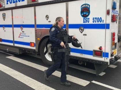 New York Brooklyn subway station 13 injured people shot shooting incident US media City Fire Dept | न्यूयॉर्कः ब्रुकलिन स्टेशन पर फायरिंग, 13 घायल, मौके से विस्फोटक बरामद, अलर्ट जारी