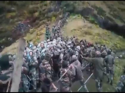 brutal beating of Chinese Army by Indian Army video viral soldiers were seen beating pla jawan with sticks rods | देखें: चीनी आर्मी की भारतीय सेना द्वारा बेरहमी से पिटाई का वीडियो हुआ वायरल, लाठी और डंडों से मारते दिखे इंडियन जवान brutal beating of Chinese Army by Indian Army video viral soldiers were seen beating pla jawan with sticks rods | देखें: चीनी आर्मी की भारतीय सेना द्वारा बेरहमी से पिटाई का वीडियो हुआ वायरल, लाठी और डंडों से मारते दिखे इंडियन जवान