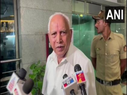 Karnataka Assembly Elections 2023 bs Yediyurappa rides in his 'lucky' Ambassador car son BY Vijayendra nomination filing see video | Karnataka Assembly Elections 2023: ‘लकी’ एंबेसडकर कार में सवार होकर बेटे के नामांकन में गए येदियुरप्पा, जानें आखिर क्या वजह, देखें वीडियो