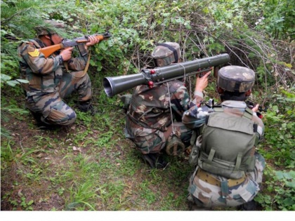 Ceasefire Violation: India Pakistan battle on LoC, jammu kashmir Infiltration one civilian killed | LoC पर भारत-पाक सेनाओं के बीच जमकर गोलीबारी, एक महिला की मौत और तीन घुसपैठिए भी ढेर