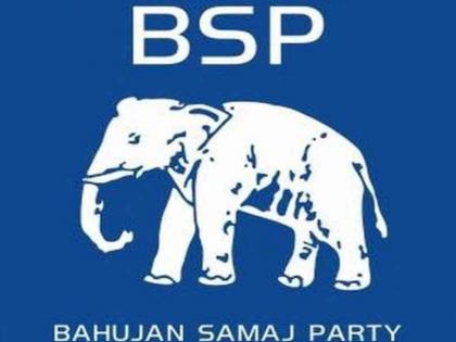 haryana bsp party workers protested in the meeting of bsp general secretary satish mishra | बसपा महासचिव की सभा में जमकर चले लाठी डंडे, पिछले दरवाजे से निकल कर भागे नेता haryana bsp party workers protested in the meeting of bsp general secretary satish mishra | बसपा महासचिव की सभा में जमकर चले लाठी डंडे, पिछले दरवाजे से निकल कर भागे नेता