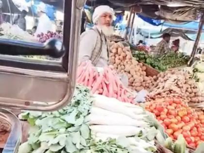 Bulandshahar Video Vegetable Vendor Spitting vegetables after roti vendor arrested after video, see | Bulandshahar Vendor Spitting: रोटी के बाद सब्जी पर थूकना?, वीडियो आने के बाद वेंडर अरेस्ट, देखें Bulandshahar Video Vegetable Vendor Spitting vegetables after roti vendor arrested after video, see | Bulandshahar Vendor Spitting: रोटी के बाद सब्जी पर थूकना?, वीडियो आने के बाद वेंडर अरेस्ट, देखें