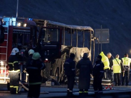 Bulgaria bus crash 12 children died 46 people including all burnt alive Seven people escaped | बुल्गारिया में भीषण बस दुर्घटना, 12 बच्चों सहित 46 लोगों की मौत, सभी जिंदा जले, रेलिंग से टकराकर दुर्घटनाग्रस्त
