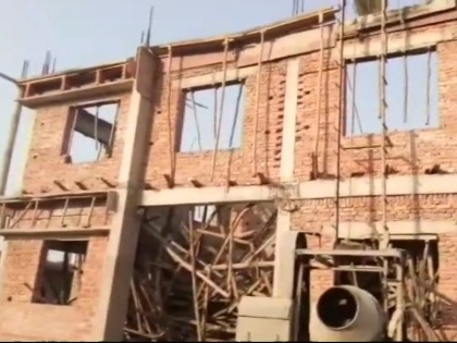Shahjahanapur under-construction building collapse 14 people rescued, 2 of them critically injured | यूपी: शाहजहांपुर में निर्माणाधीन बिल्डिंग ढही, हादसे में एक मजदूर की मौत