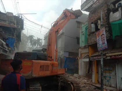 Ujjain house of accused who spit after drinking water during Mahakaleshwar sawari demolished | उज्जैन में महाकालेश्वर की सवारी के दौरान पानी पीकर थूकने वाले आरोपी का मकान किया गया ध्वस्त