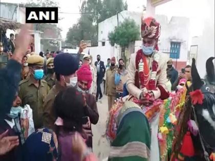 bullies stopped groom sitting on mare from taking marriage procession up agra molested women case registered | यूपी: दबंगों ने घोड़ी पर बैठे दूल्हे को बारात ले जाने से रोका, महिलाओं से की छेड़छाड़-मैरिज हॉल में किया हंगामा, मामला दर्ज bullies stopped groom sitting on mare from taking marriage procession up agra molested women case registered | यूपी: दबंगों ने घोड़ी पर बैठे दूल्हे को बारात ले जाने से रोका, महिलाओं से की छेड़छाड़-मैरिज हॉल में किया हंगामा, मामला दर्ज