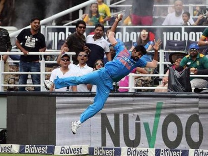 India vs South Africa: Jasprit Bumrah's Stunning Effort In Field Leaves Fans Bemused | IND Vs SA: बुमराह ने हवा में उछल रोकी गेंद फिर भी नहीं बचा पाए रन, लोगों ने ICC नियम को कोसा