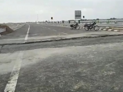 Bundelkhand Expressway collapsed many places rain, 5 days ago PM narendra Modi and CM Yogi inaugurated Akhilesh Yadav shared video see | Bundelkhand Expressway: बुंदेलखंड एक्सप्रेसवे बारिश के कारण कई जगह धंसा, 5 दिन पहले पीएम मोदी और सीएम योगी ने किया था उद्घाटन, अखिलेश यादव ने शेयर किया वीडियो