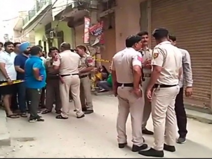 burari case delhi police searching godman spurred family to take extreme step | बुराड़ी कांड: परिवार को मोक्ष के लिए उकसाने वाले बाबा की तलाश में जुटी क्राइम ब्रांच!