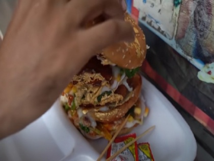 Ludhiana veg gold burger costs Rs 1000 video goes viral, that free if finished within 5 mints | 1000 रुपये का है ये स्पेशल 'वेज गोल्ड बर्गर', 5 मिनट में किया खत्म तो नहीं देने होंगे पैसे