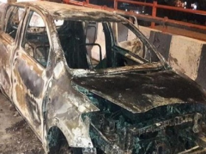 Noida Crime News Two engineers burnt to death due to fire parked vehicle in Uttar Pradesh | Noida Crime News: सफेद रंग की स्विफ्ट कार में लगी आग, उसमें सवार दो इंजीनियर की जलकर मौत