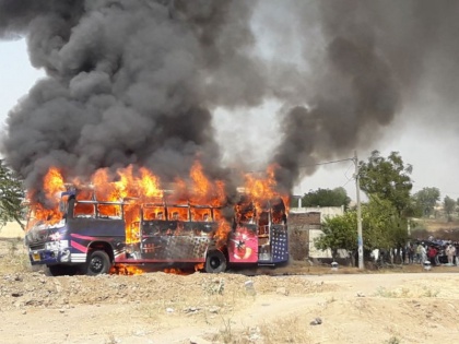 Odisha: Bus caught in fire due to electric wire, 10 passengers killed, 22 others injured | ओडिशा: बिजली के तार की चपेट में आने से बस में लगी आग, 10 यात्रियों की मौत, 22 अन्य घायल