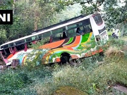 Maharashtra: 4 people dead and around 30 injured in a bus accident at old Pune-Mumbai highway, near Bhor Ghat | महाराष्ट्रः मुंबई-पुणे हाइवे पर भीषण बस दुर्घटना में 5 की मौत और 24 जख्मी, ड्राइवर की लापरवाही से हुआ हादसा