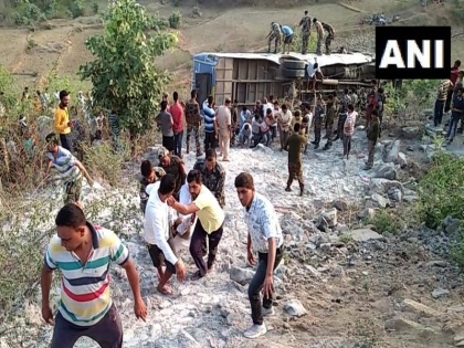 Jharkhand: 6 dead and around 39 people injured after a bus fell into a gorge in Garhwa | झारखंड में भीषण सड़क हादसा, बस के गहरी खाई में गिरने से छह यात्रियों की मौत और 39 घायल
