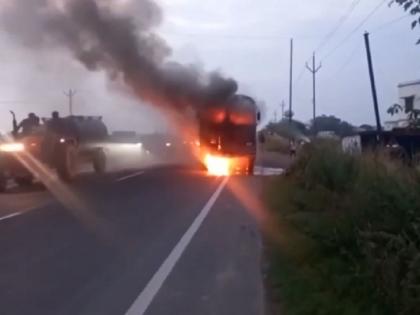 Police bus tramples bike riders in Bihar Chapra, three killed, policemen run away after bus catches fire | बिहार में अमित शाह के कार्यक्रम से लौट रही पुलिस की बस ने बाइक सवारों को रौंदा, तीन की मौत, टक्कर के बाद बस में लगी आग Police bus tramples bike riders in Bihar Chapra, three killed, policemen run away after bus catches fire | बिहार में अमित शाह के कार्यक्रम से लौट रही पुलिस की बस ने बाइक सवारों को रौंदा, तीन की मौत, टक्कर के बाद बस में लगी आग