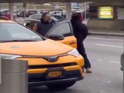 news viral video shows us man assault Sikh taxi driver in New York turban tossed Indian consulate raised issue officials | न्यूयॉर्क में सिख टैक्सी चालक से मारपीट का वीडियो वायरल, ड्राइवर की पगड़ी भी उछाली; भारतीय वाणिज्य दूतावास ने जताया विरोध