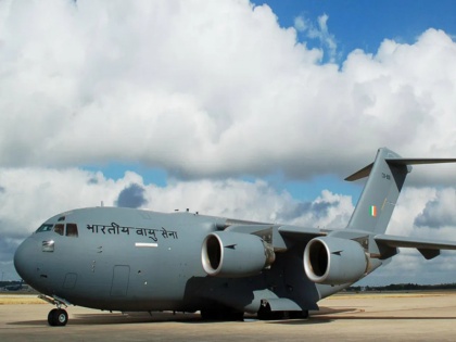 Indian Air Force's C-17 Globemaster transport aircraft landing at the Leh airbase in Ladakh | भारत-चीन सीमा गतिरोधः भारतीय वायुसेना का सी-17 ग्लोबमास्टरस सैनिकों के लिए सामान लेकर लद्दाख पहुंचा, देखें वीडियो
