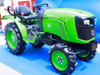 Cellestial E-Mobility Unveils New Electric Tractor Prototype With Swappable Batteries | कार, बाइक के बाद अब आया इलेक्ट्रिक ट्रैक्टर, बचेगा किसानों का खर्च, 2 घंटे में फुल चार्ज हो जाती है बैटरी