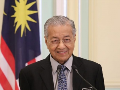 Malaysia's Mahathir submits resignation to king | मलेशिया में संकट, प्रधानमंत्री महातिर मोहम्मद ने अपना त्यागपत्र देश के राजा को सौंपा, जानिए कारण