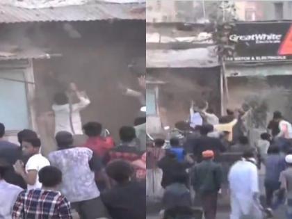 CAA Protest: Violent protests in Ahmedabad, policemen beaten with sticks | CAA Protest: अब अहमदाबाद में भी हिंसक हुआ प्रदर्शन, पुलिस पर किया पथराव; लाठी डंडों से की पिटाई CAA Protest: Violent protests in Ahmedabad, policemen beaten with sticks | CAA Protest: अब अहमदाबाद में भी हिंसक हुआ प्रदर्शन, पुलिस पर किया पथराव; लाठी डंडों से की पिटाई