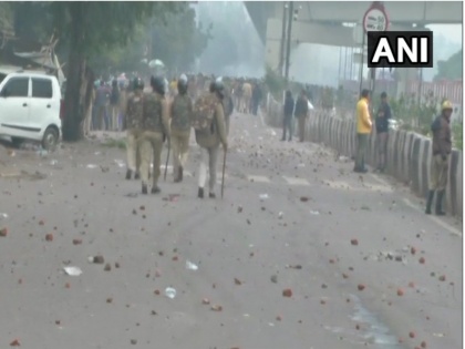 Citizenship Amendment Act 2019 Protest: fresh clash broke out between police and protesters in Jafrabad area | CAA विरोध प्रदर्शनः जामिया के बाद अब दिल्ली के सीलमपुर इलाके में हिंसक प्रदर्शन, पुलिस ने छोड़े आंसू गैस के गोले 
