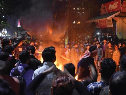 CAA Protest: Violent mob pelted stones, police post burns in Kanpur | CAA Protest: कानपुर में हिंसक भीड़ ने किया पथराव, पुलिस चौकी फूंकी