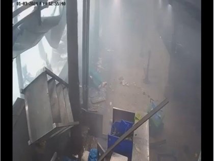 Rameshwaram Cafe Blast The explosion in Rameshwaram Cafe in Bengaluru was captured in the CCTV installed in the cafe, video surfaced | Rameshwaram Cafe Blast Video: बेंगलुरु के रामेश्‍वरम कैफे में हुआ धमाका कैफे में लगे सीसीटीवी में हुआ कैद, वीडियो आया सामने