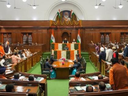 CAG Report Rs 2002 Crore Loss Delhi Government Due To Liquor Policy Report presented Assembly know 8 main things | CAG Report: शराब नीति से 2002 करोड़ रुपये का नुकसान?, जानें 8 मुख्य बातें, क्या होगा केजरीवाल और सिसोदिया का!