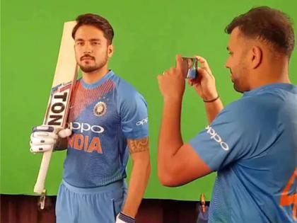 Ind vs Aus: Rohit Sharma turns cameraman ahead of 1st t20I against Australia | Ind vs Aus: क्रिकेट बैट छोड़ रोहित ने थाम लिया कैमरा, किया मनीष पाण्डेय का प्रोफाइल शूट