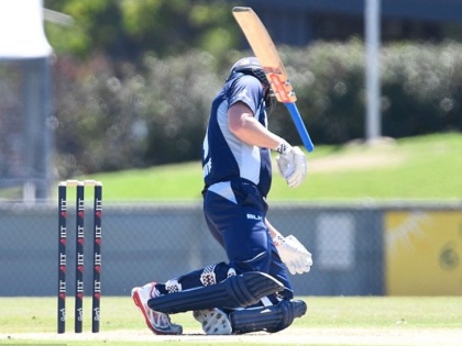 Cameron White gets hit by a Billy Stanlake beamer in a Australian domestic match, watch | ऑस्ट्रेलियाई क्रिकेट में डरावना नजारा, इस बल्लेबाज के हेलमेट पर लगी घातक गेंद, गिर पड़ा जमीन पर