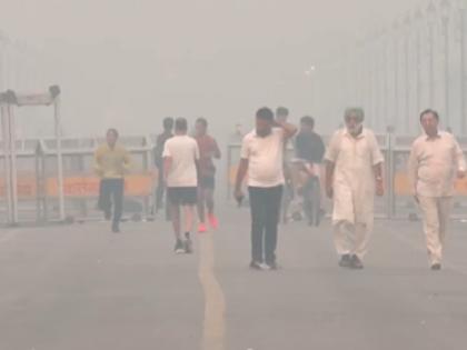 Delhi AQI Two days after Diwali Delhi remains engulfed in dense smog toxic air disaster record set four years ago broken | Delhi AQI: दिवाली के दो दिन बाद भी दिल्ली में घना स्मॉग, जहरीली हवा बनी आफत; टूटा पिछले 4 सालों का रिकॉर्ड