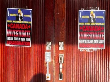 Canada famous Lakshmi Narayan temple targeted pasted a poster demanding probe into Khalistani leader murder | वीडियो: कनाडा के लक्ष्मी नारायण मंदिर को बनाया गया निशाना, चिपकाया गया खालिस्तान का पोस्टर